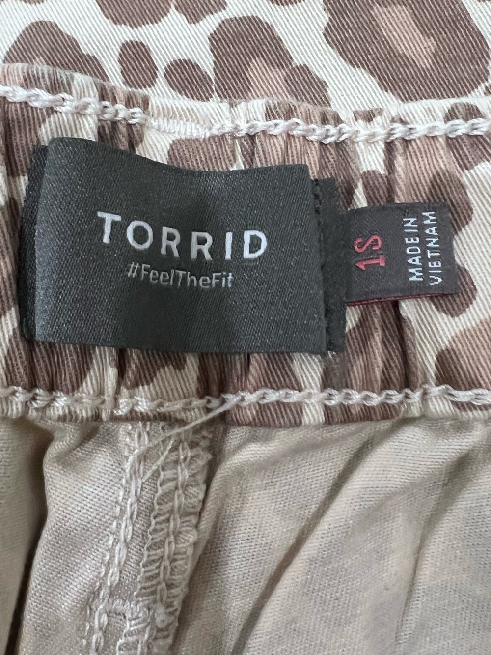 Torrid Weekend Mid-Rise Wide-Leg Pant Monday Leopard Print Size 1S/14-16/1X - Picture 4 of 6